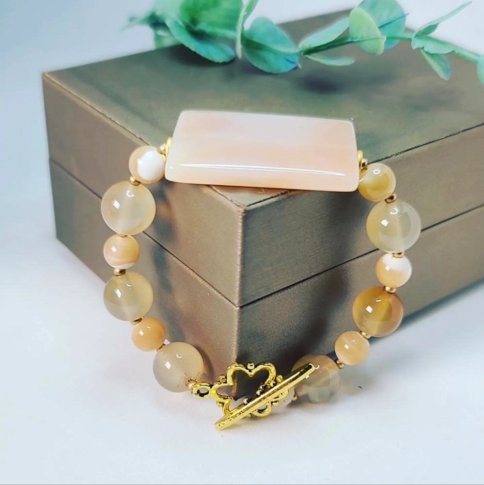 Agate, Mother of Pearl bracelet